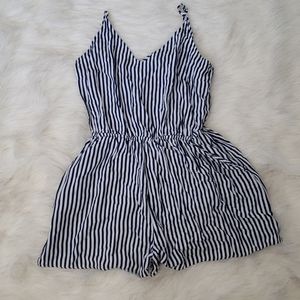 Cute striped romper with pockets!